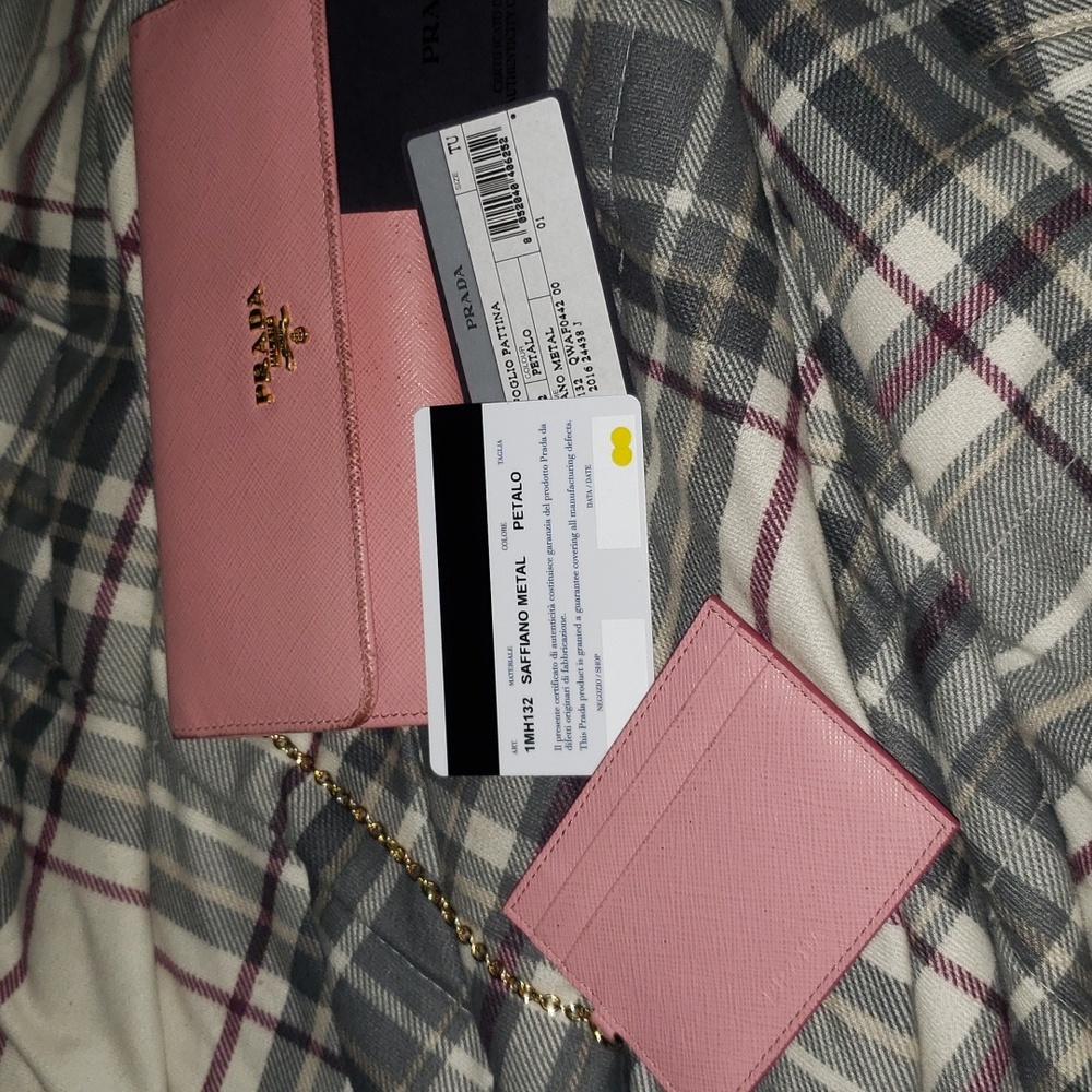 Authentic Prada wallet - Picture 9 of 16